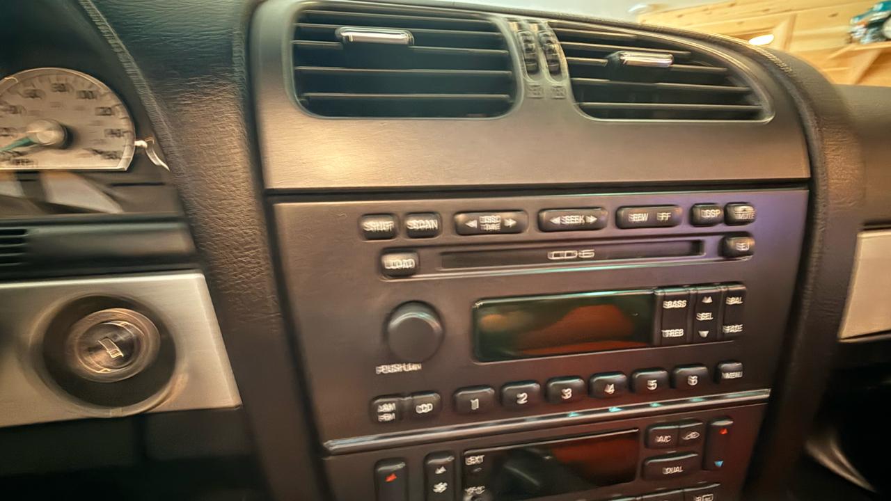 Ford Thunderbird Deluxe 2003