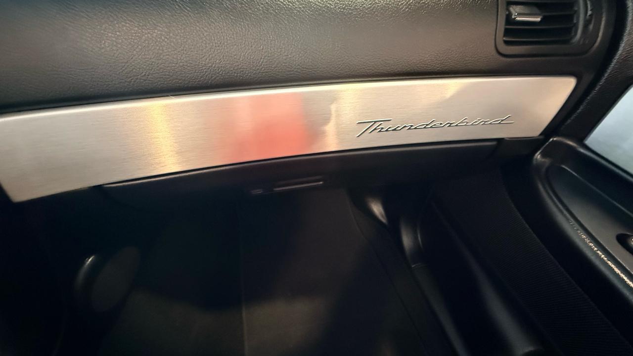 Ford Thunderbird Deluxe 2003