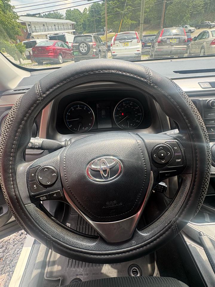 Toyota RAV4 LE AWD 2018