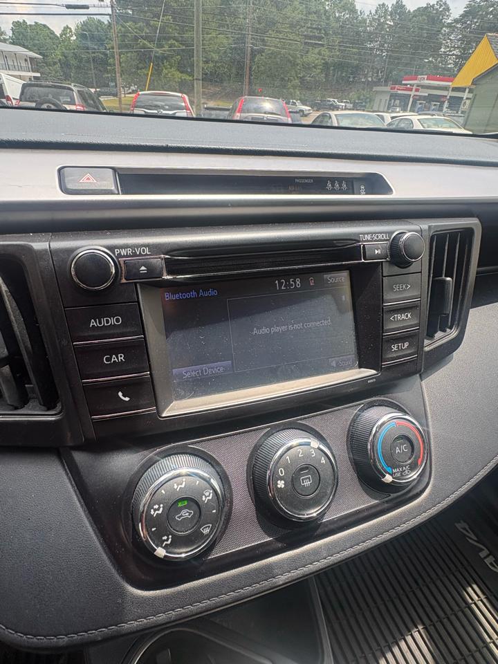 Toyota RAV4 LE AWD 2018