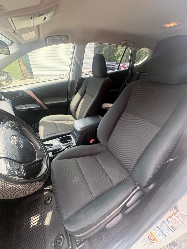 Toyota RAV4 LE AWD 2018