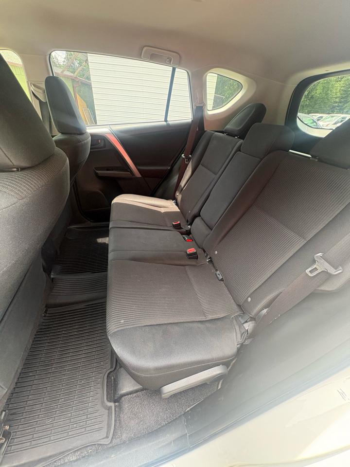 Toyota RAV4 LE AWD 2018