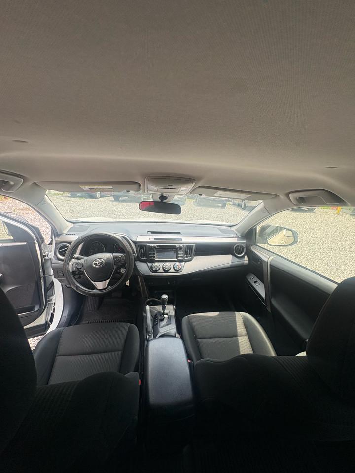 Toyota RAV4 LE AWD 2018