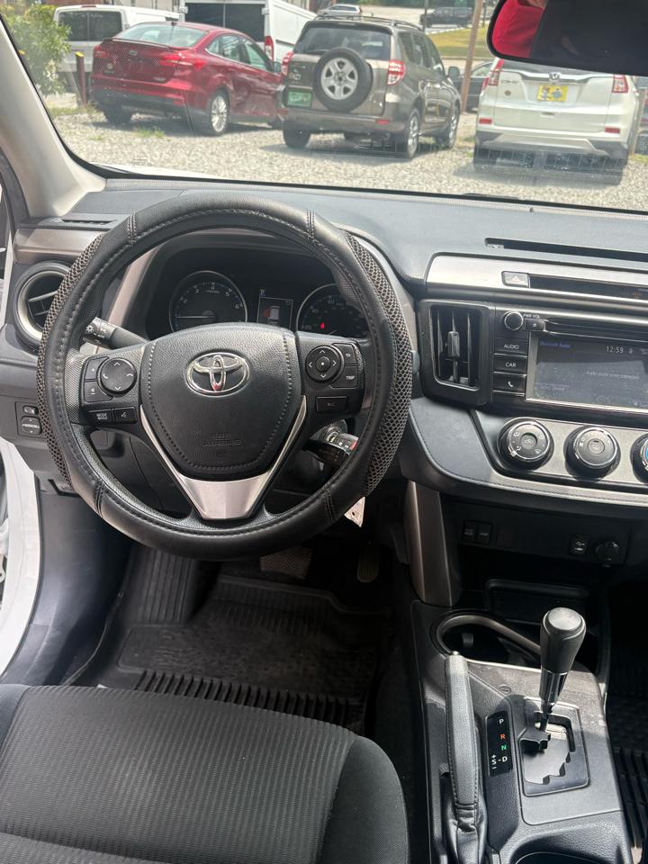 Toyota RAV4 LE AWD 2018
