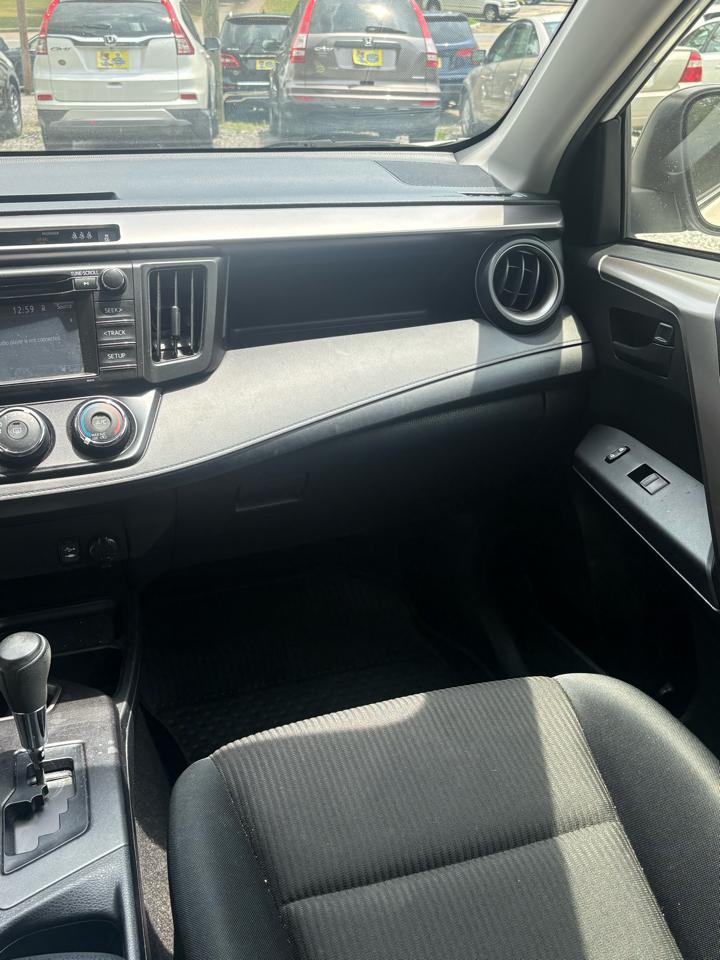 Toyota RAV4 LE AWD 2018