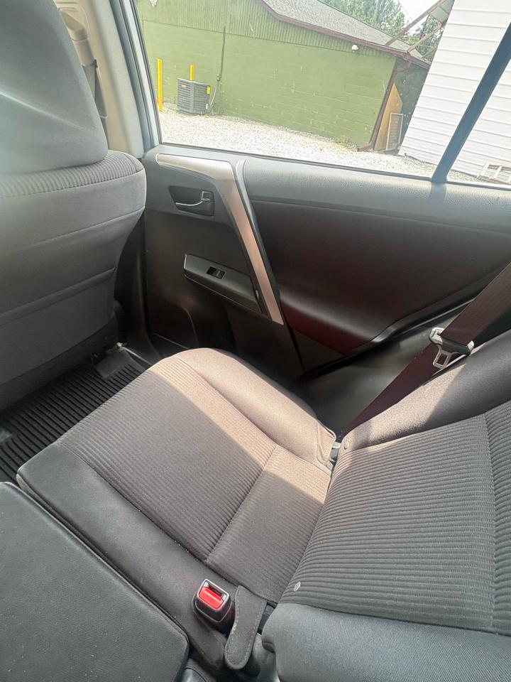 Toyota RAV4 LE AWD 2018