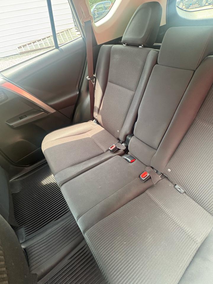 Toyota RAV4 LE AWD 2018