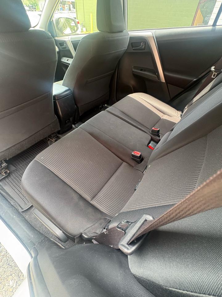 Toyota RAV4 LE AWD 2018