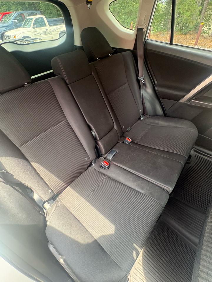 Toyota RAV4 LE AWD 2018