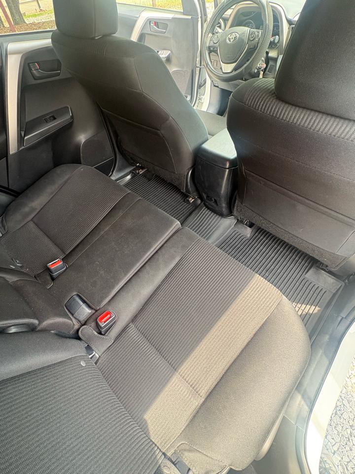 Toyota RAV4 LE AWD 2018
