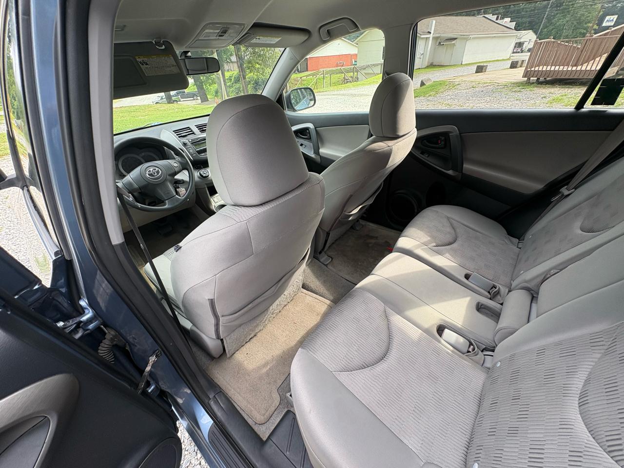 Toyota RAV4 Base V6 2WD 2009