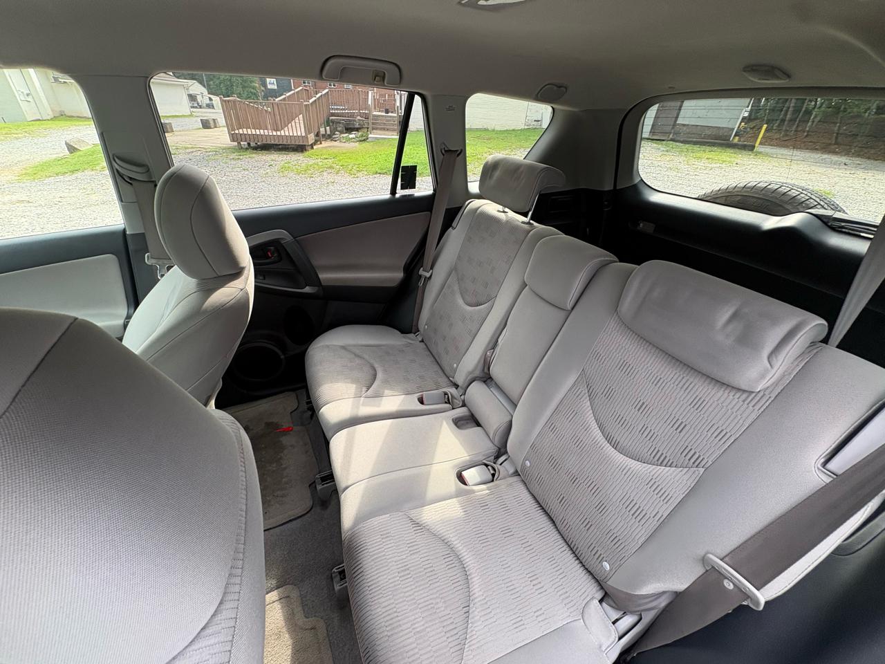 Toyota RAV4 Base V6 2WD 2009