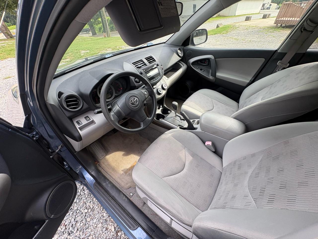 Toyota RAV4 Base V6 2WD 2009
