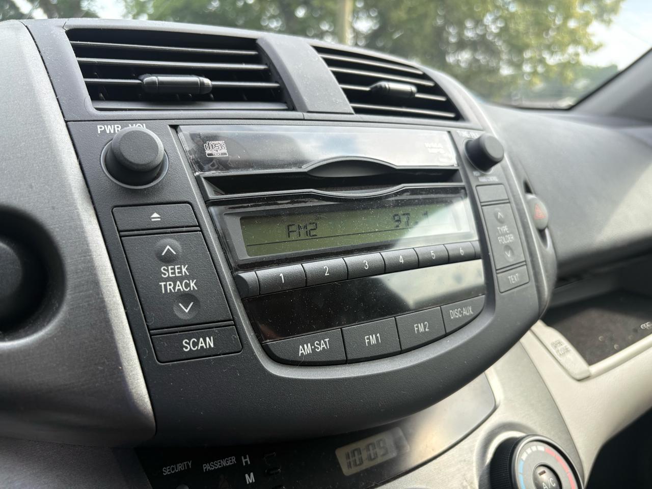 Toyota RAV4 Base V6 2WD 2009