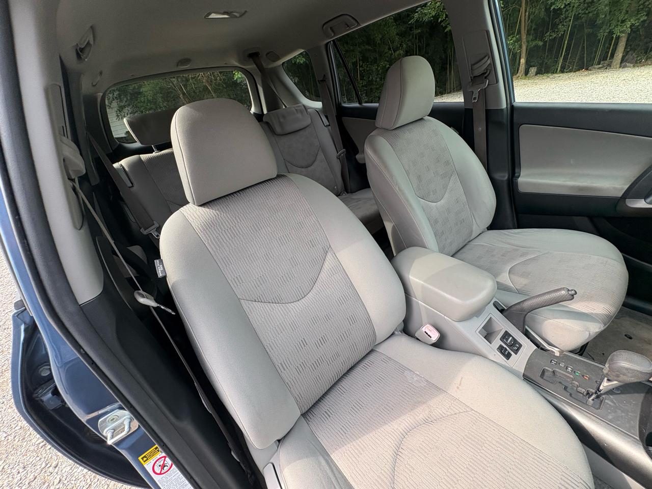 Toyota RAV4 Base V6 2WD 2009