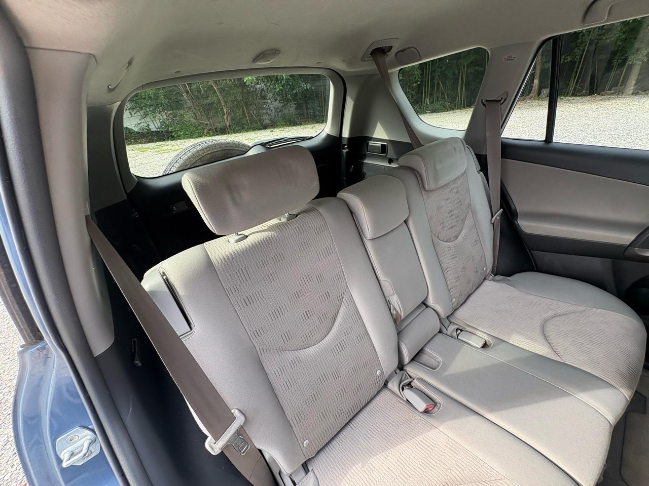Toyota RAV4 Base V6 2WD 2009