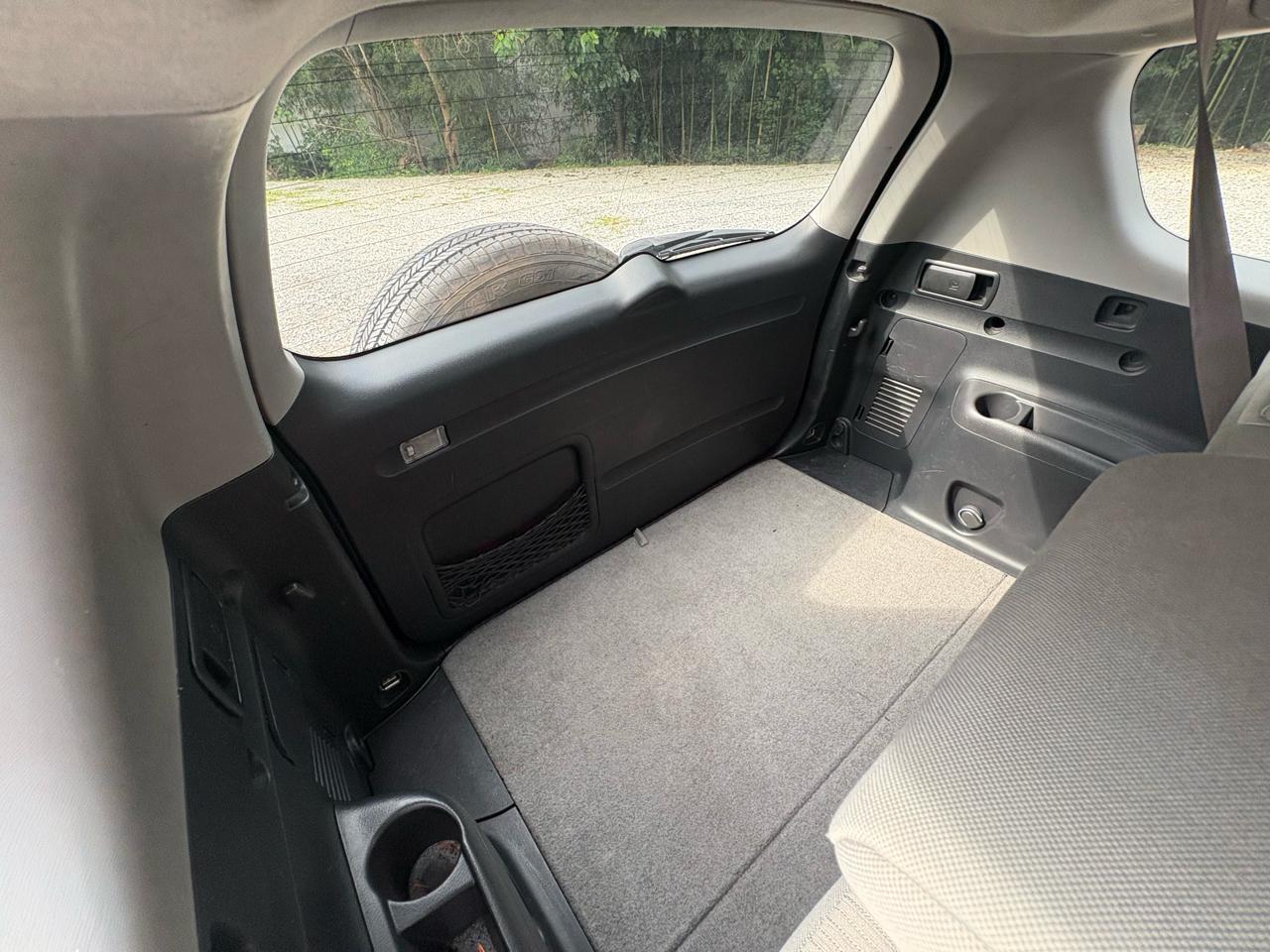 Toyota RAV4 Base V6 2WD 2009