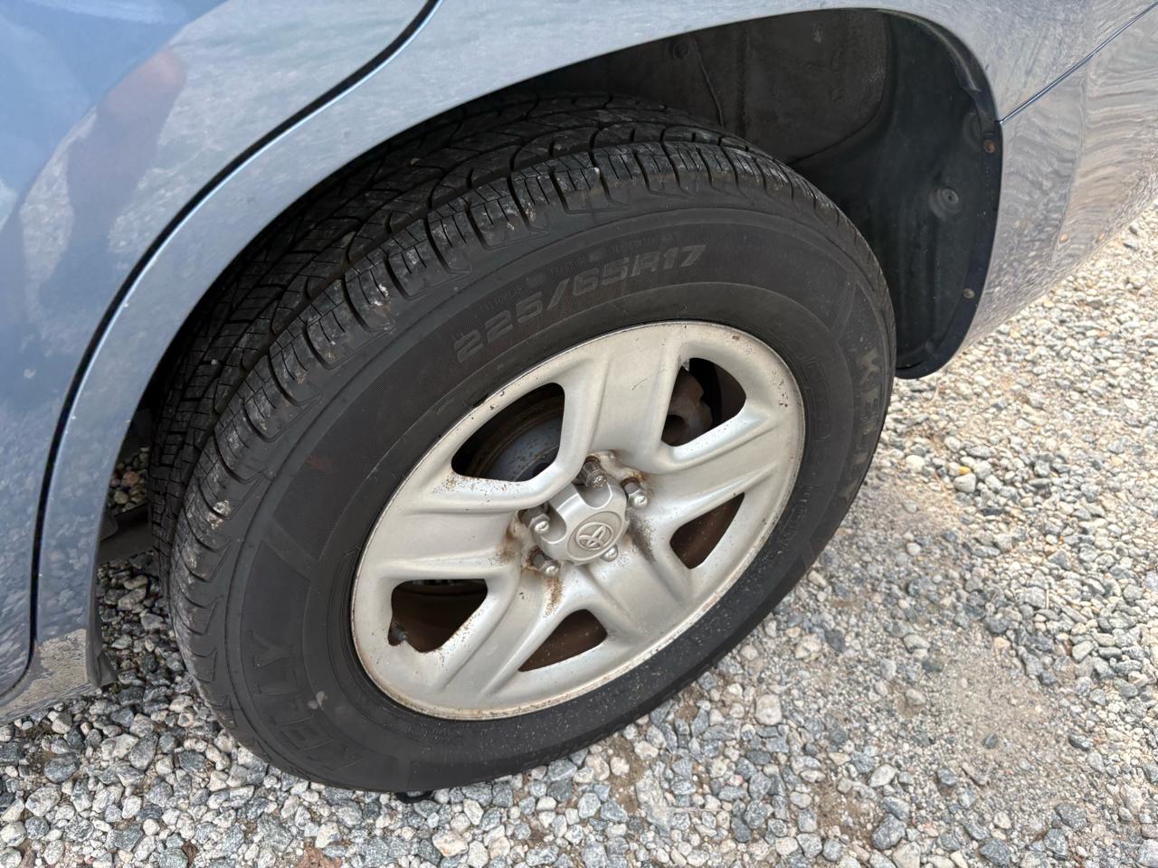 Toyota RAV4 Base V6 2WD 2009