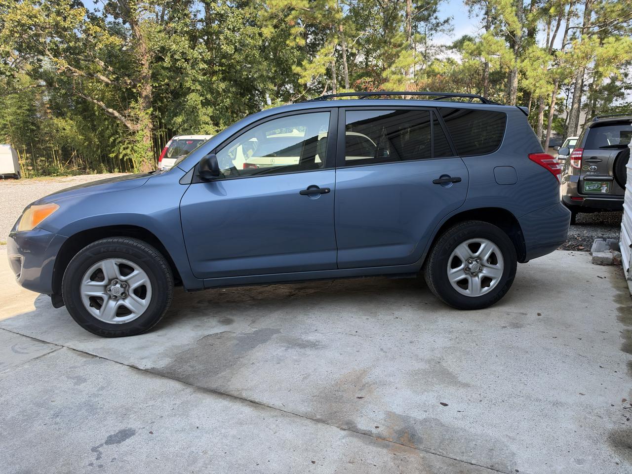 Toyota RAV4 Base V6 2WD 2009