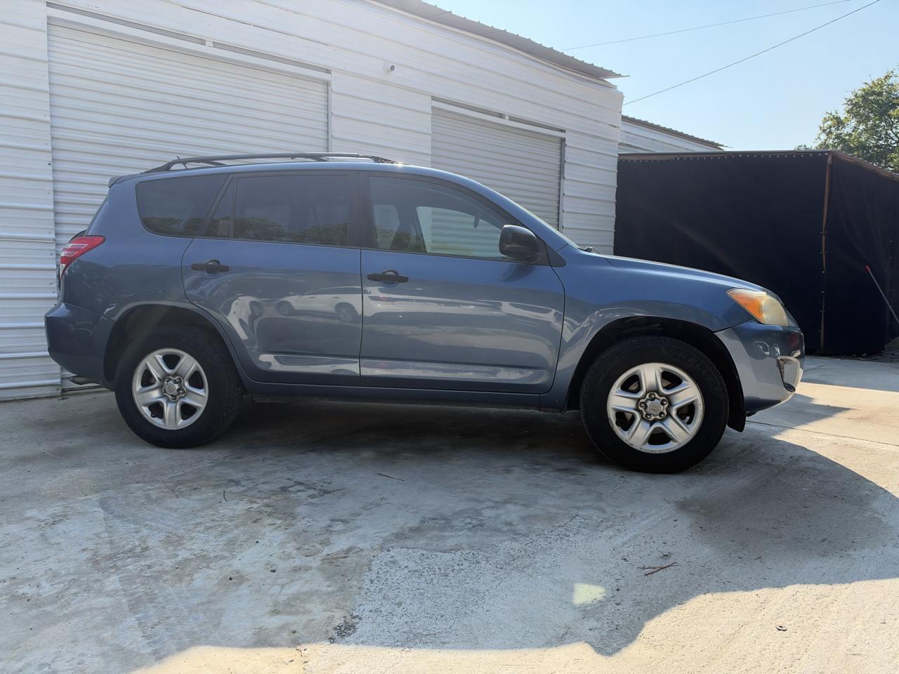 Toyota RAV4 Base V6 2WD 2009