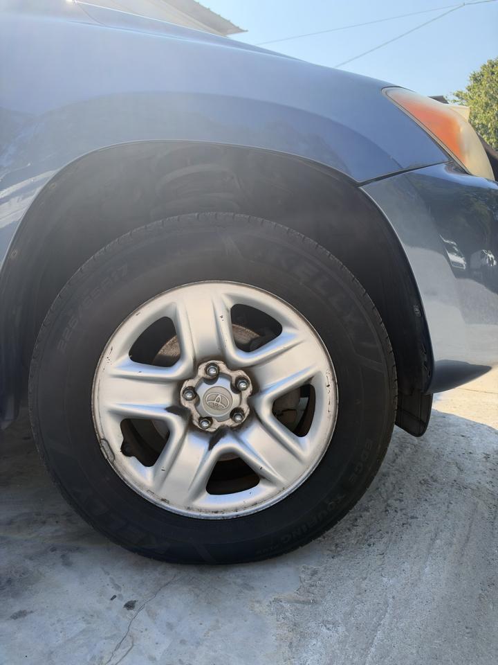 Toyota RAV4 Base V6 2WD 2009