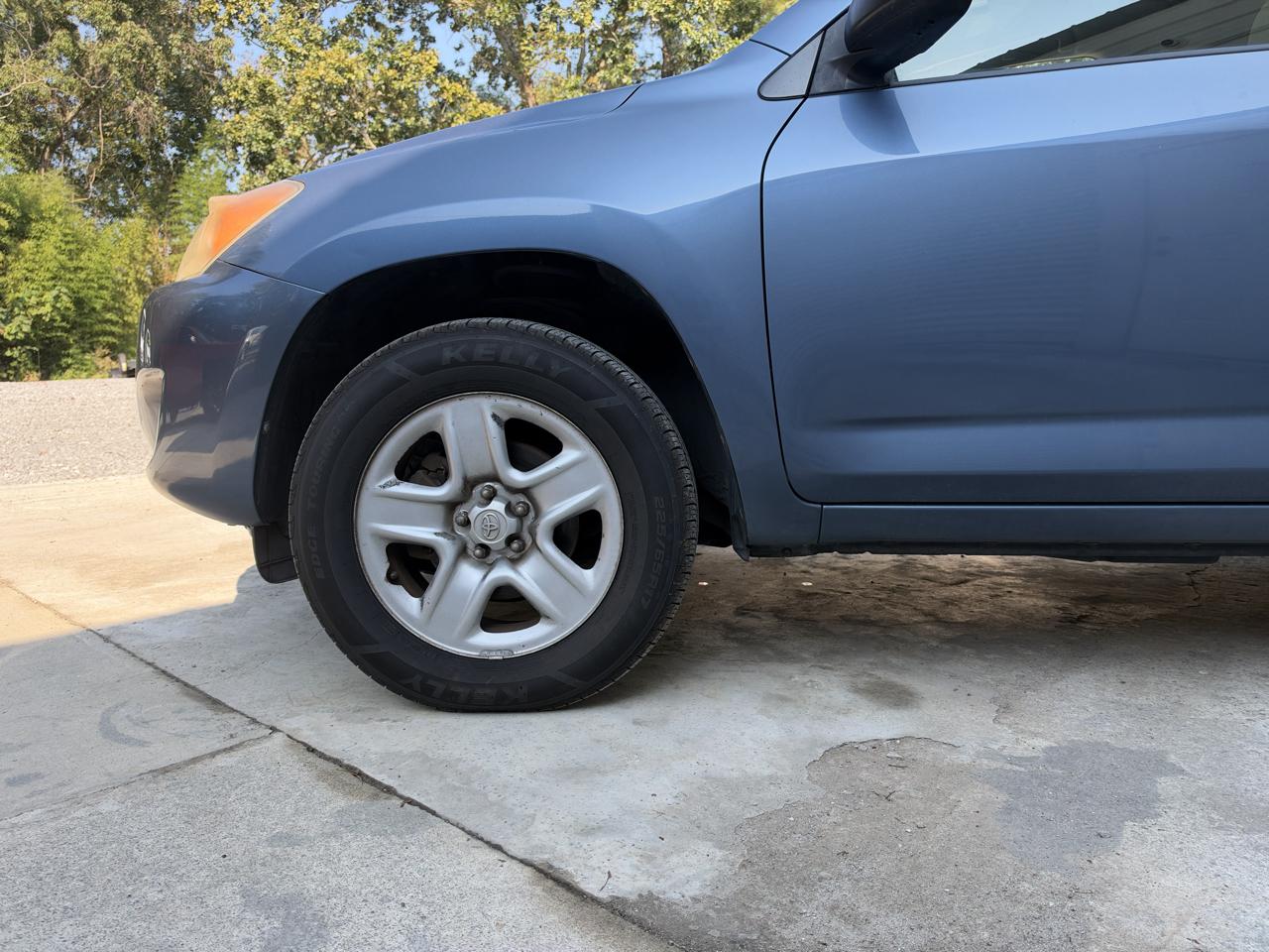 Toyota RAV4 Base V6 2WD 2009