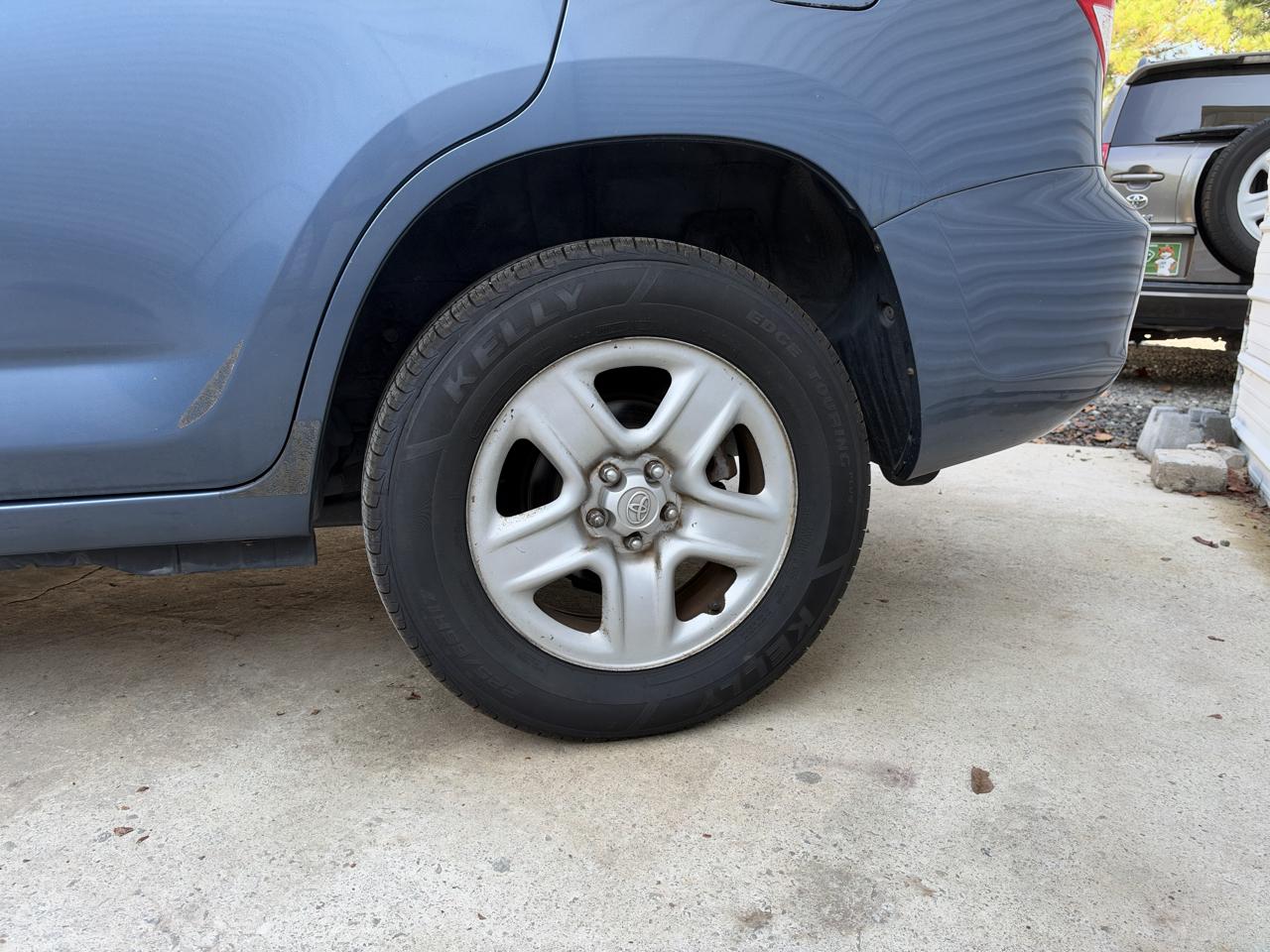 Toyota RAV4 Base V6 2WD 2009
