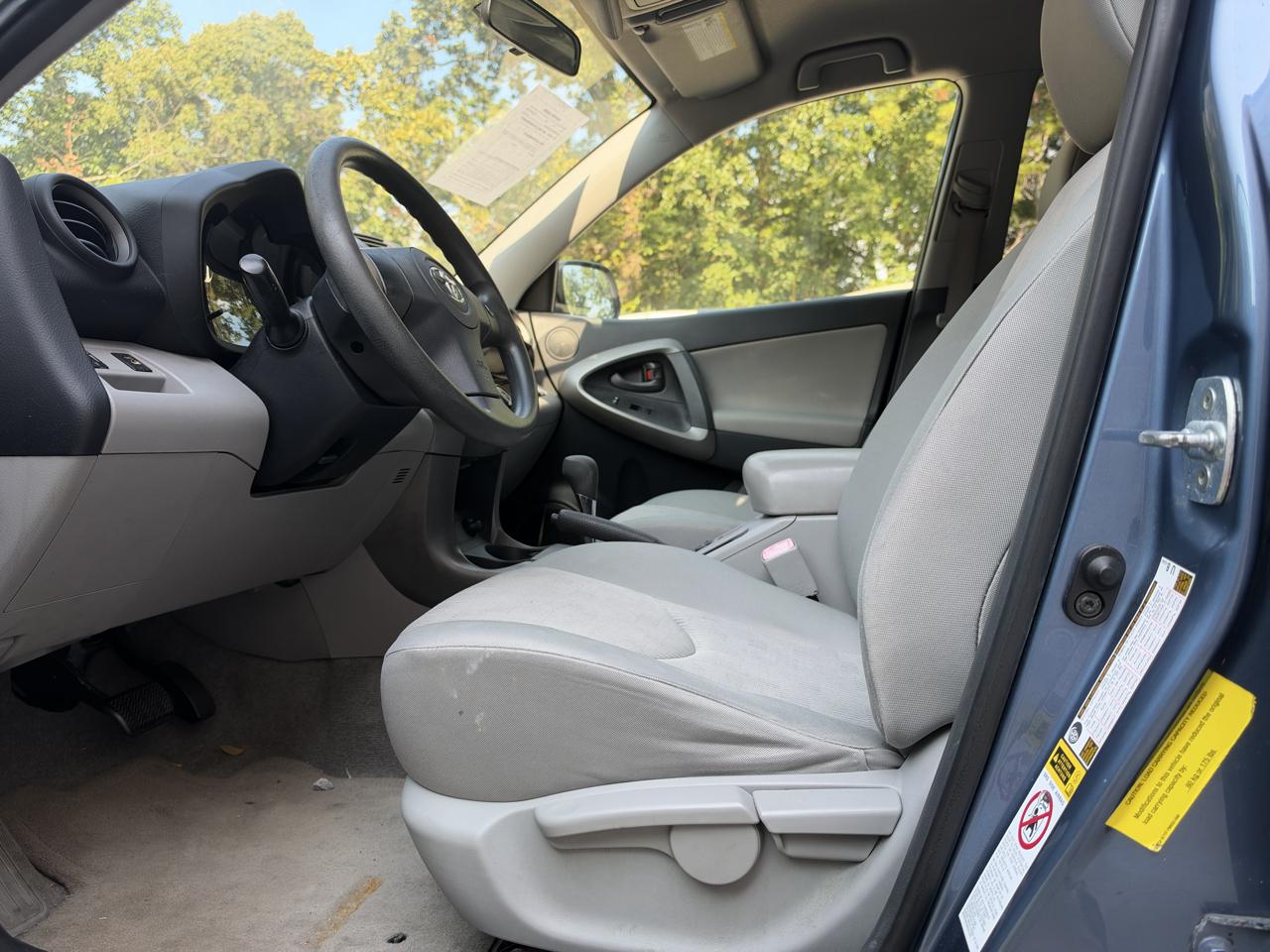 Toyota RAV4 Base V6 2WD 2009
