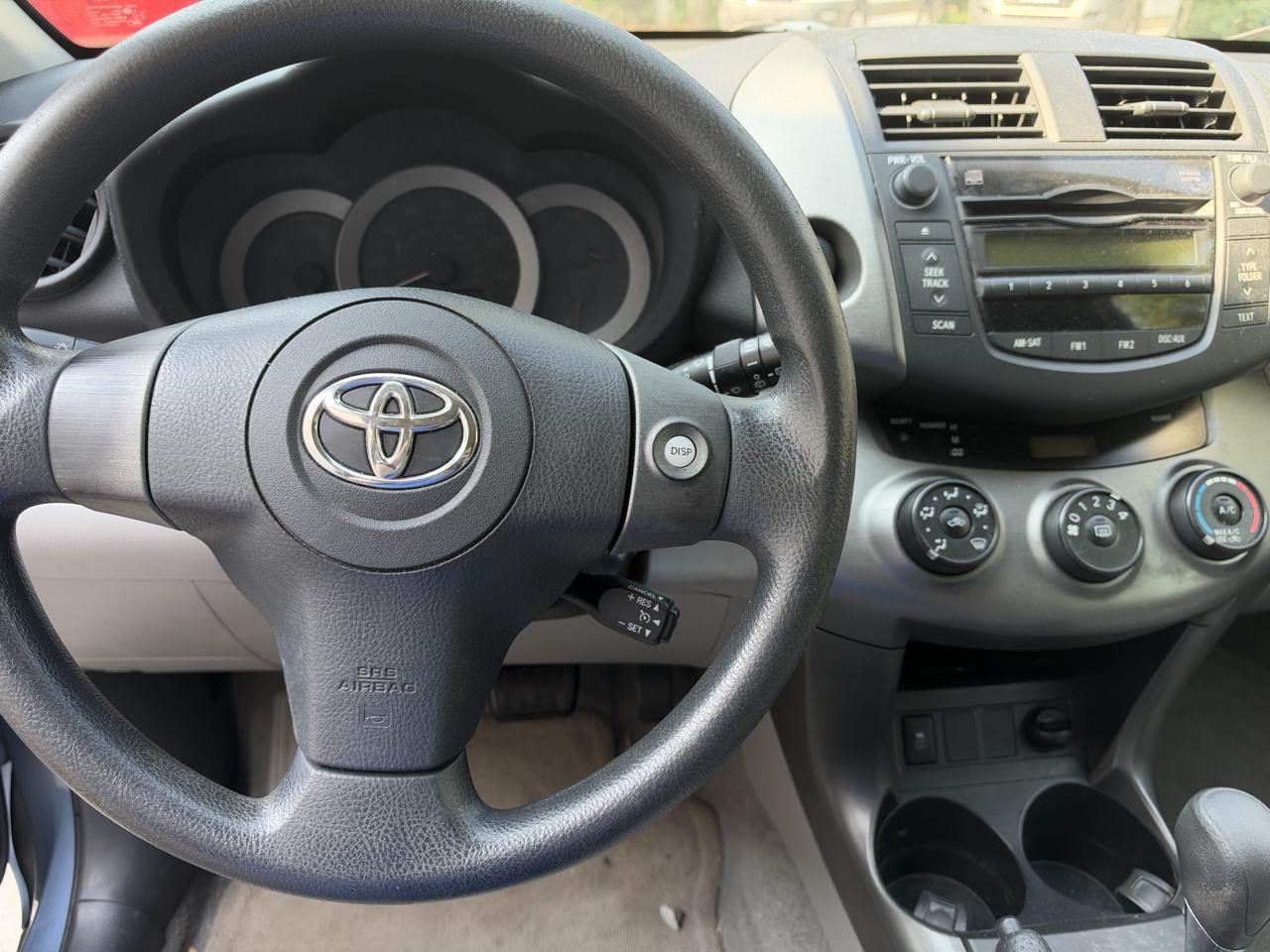 Toyota RAV4 Base V6 2WD 2009