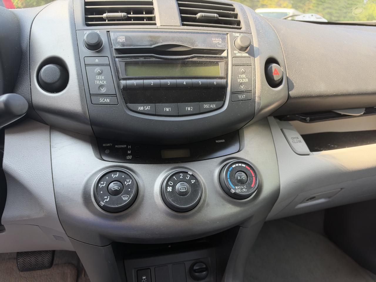 Toyota RAV4 Base V6 2WD 2009