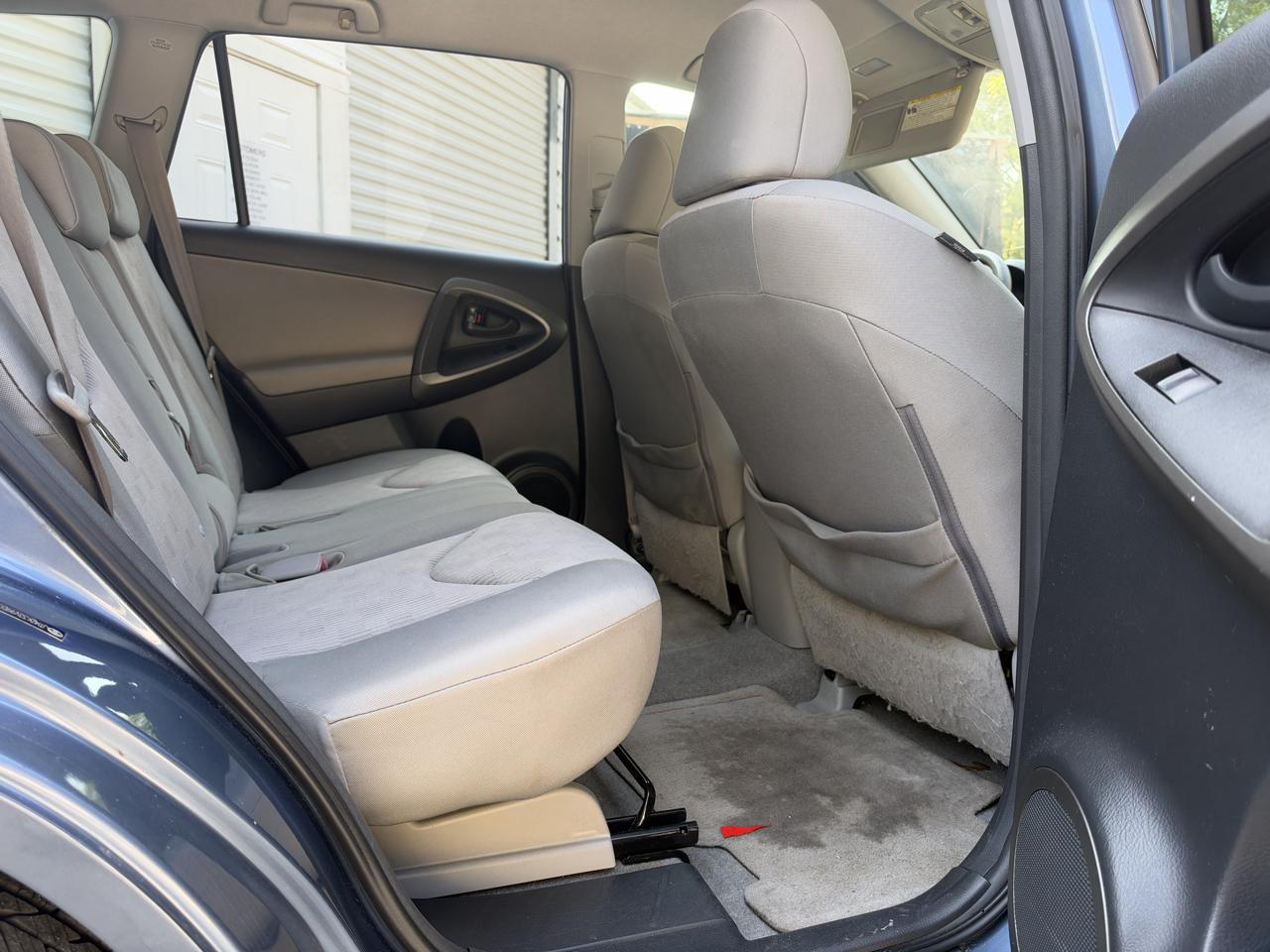 Toyota RAV4 Base V6 2WD 2009