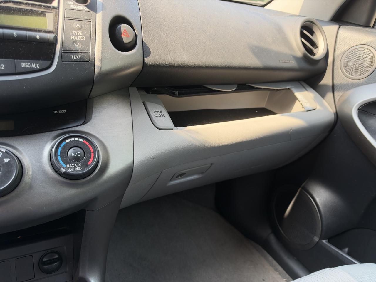 Toyota RAV4 Base V6 2WD 2009