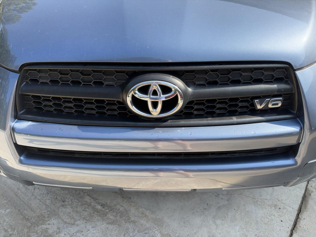 Toyota RAV4 Base V6 2WD 2009
