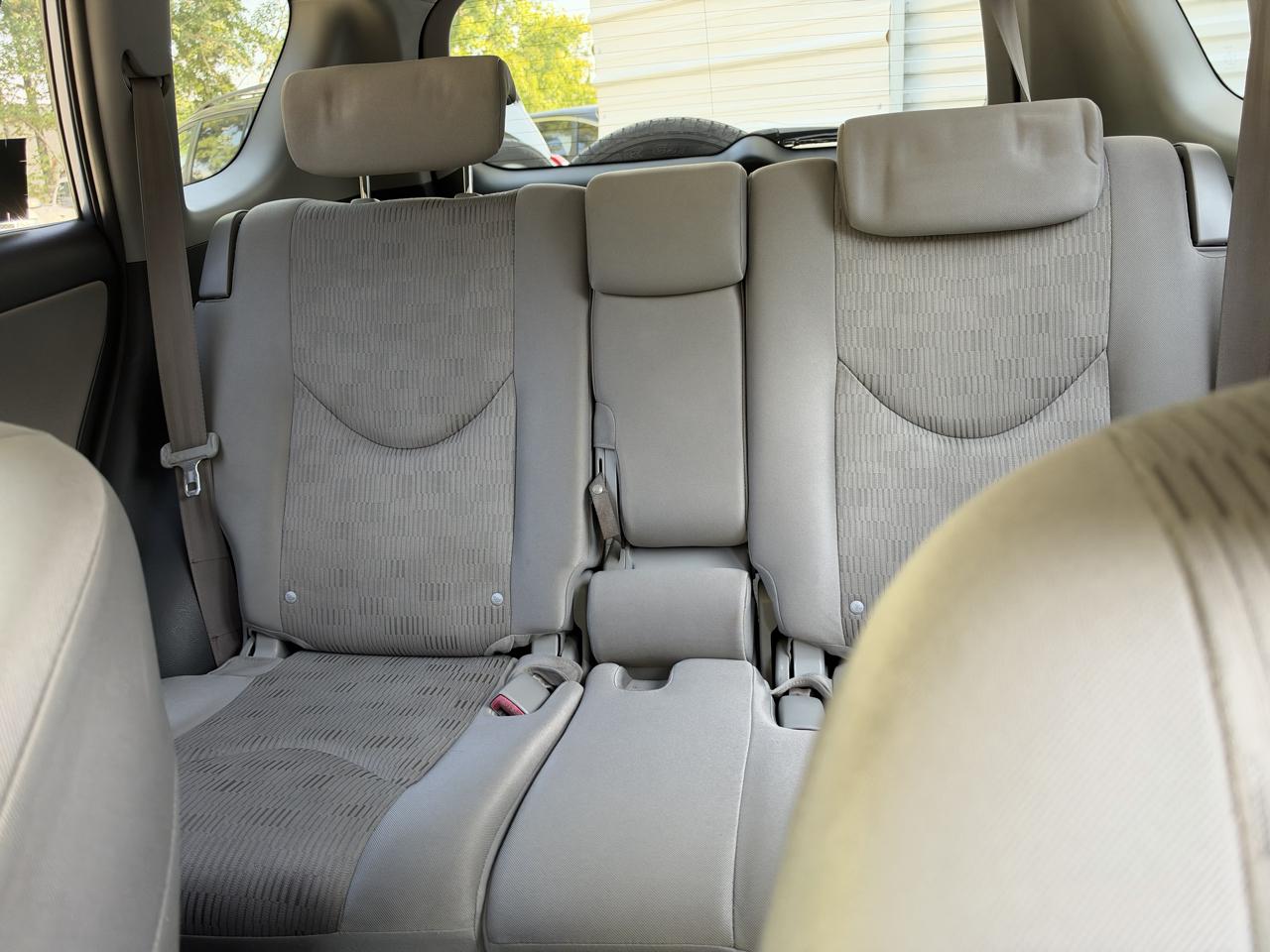 Toyota RAV4 Base V6 2WD 2009