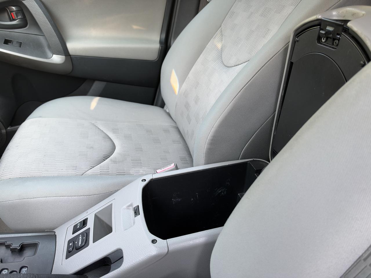 Toyota RAV4 Base V6 2WD 2009