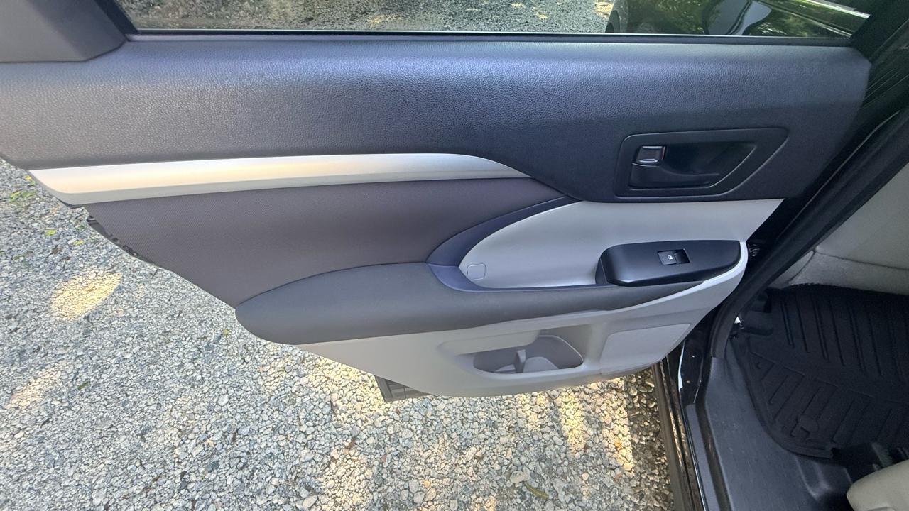 Toyota Highlander LE FWD I4 2016
