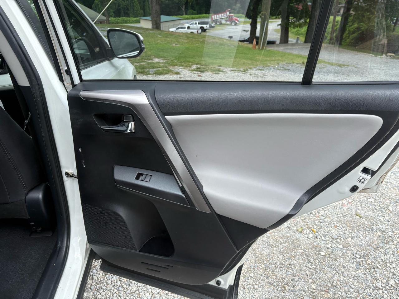 Toyota RAV4 XLE FWD 2018