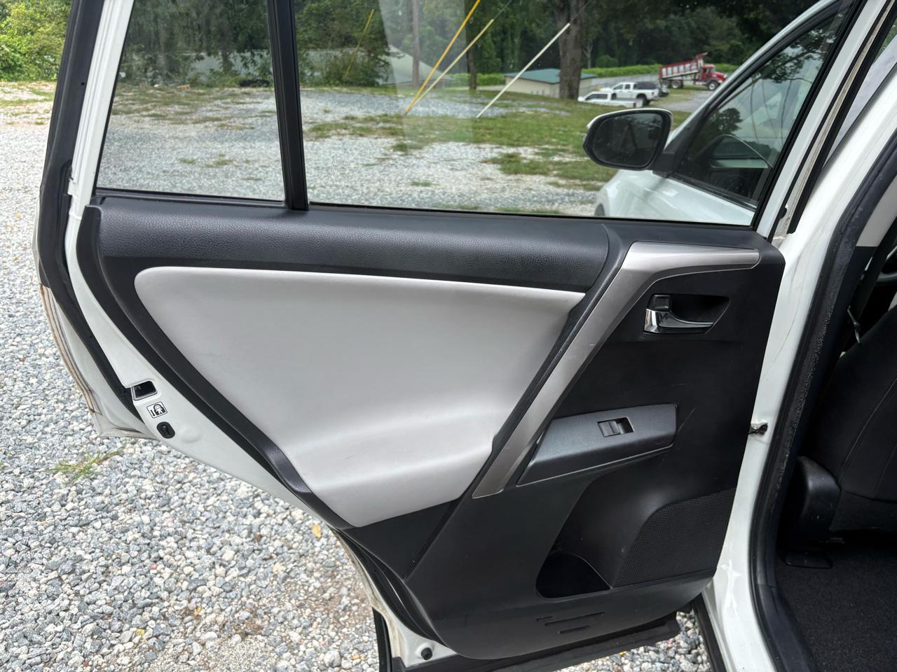Toyota RAV4 XLE FWD 2018