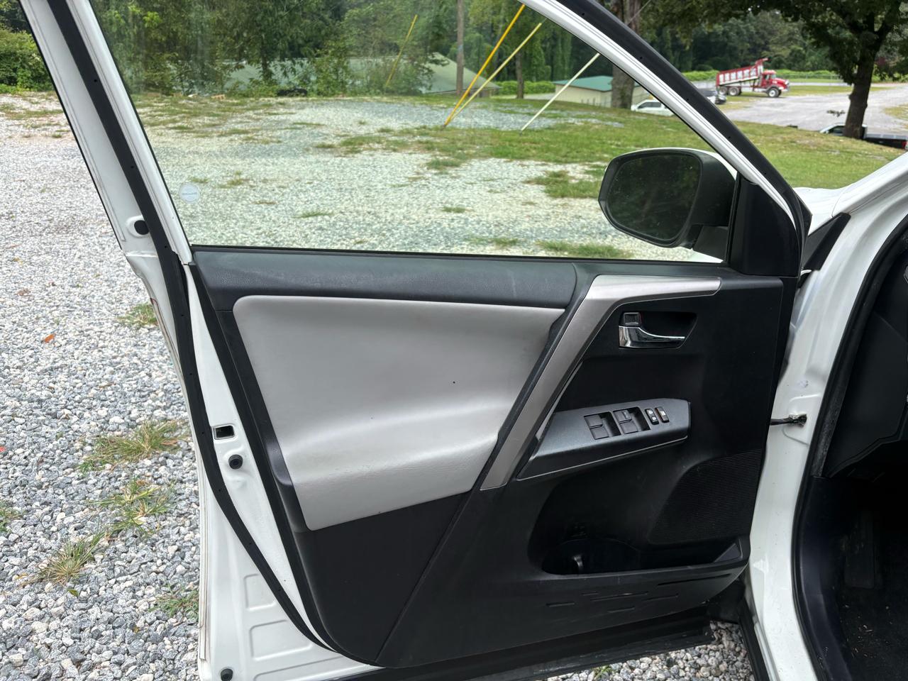 Toyota RAV4 XLE FWD 2018