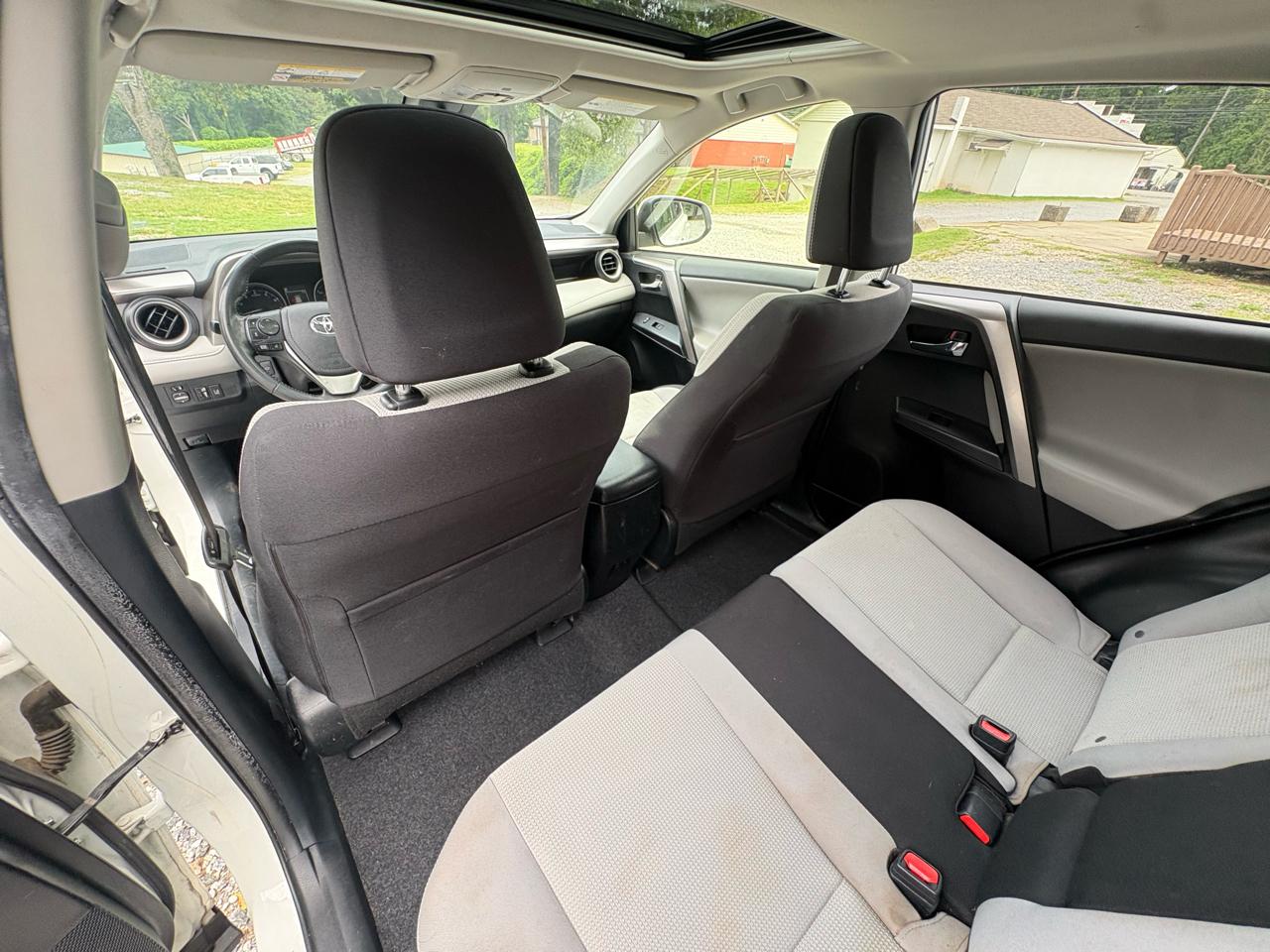Toyota RAV4 XLE FWD 2018