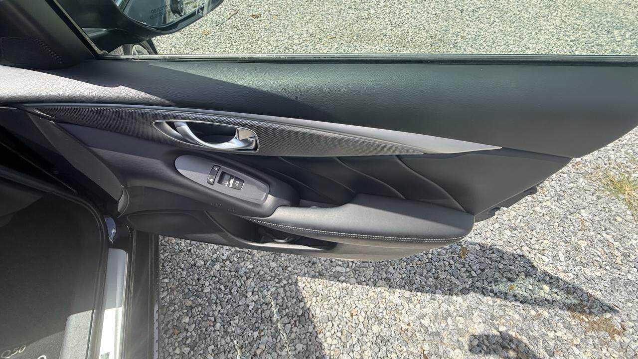 Infiniti Q50 Base 2015