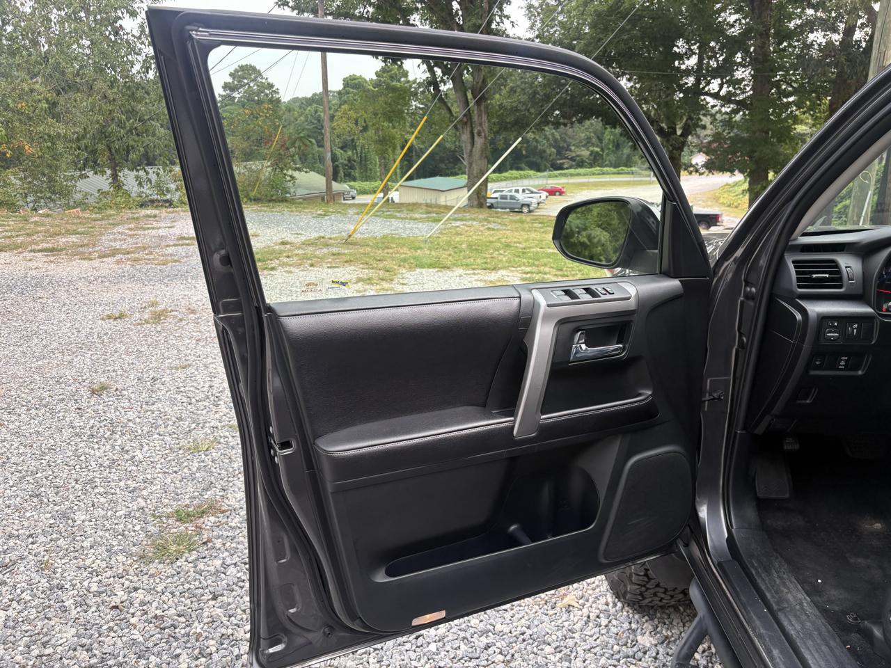 Toyota 4Runner SR5 4WD 2016