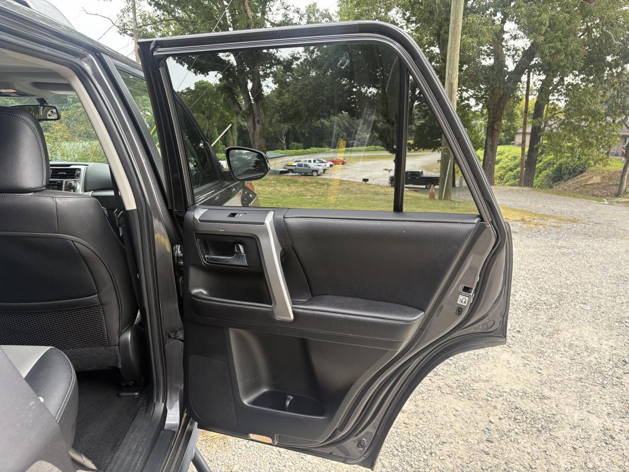 Toyota 4Runner SR5 4WD 2016