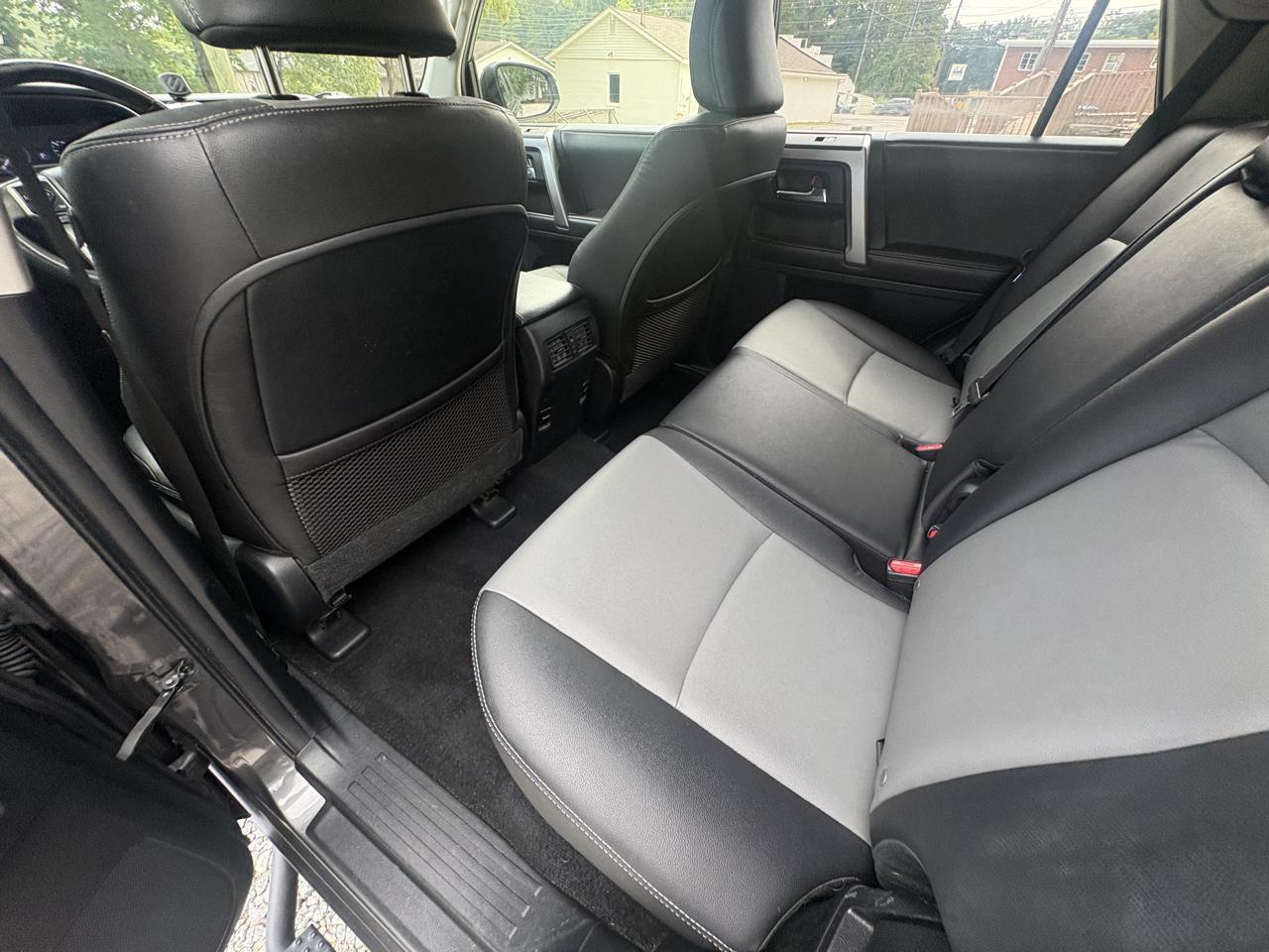 Toyota 4Runner SR5 4WD 2016