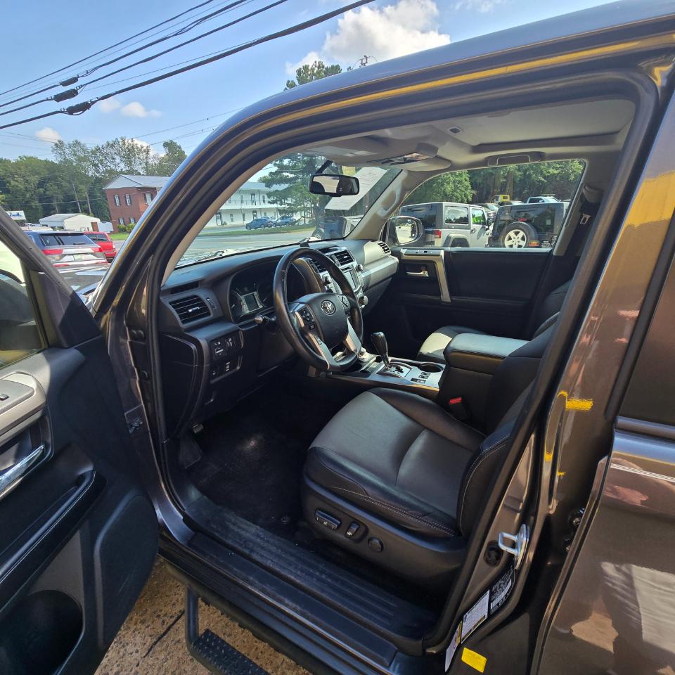 Toyota 4Runner SR5 4WD 2016