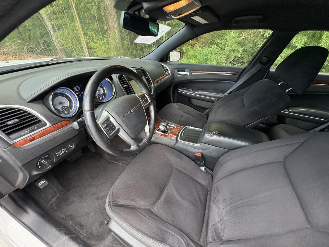 Chrysler 300 Base 2012