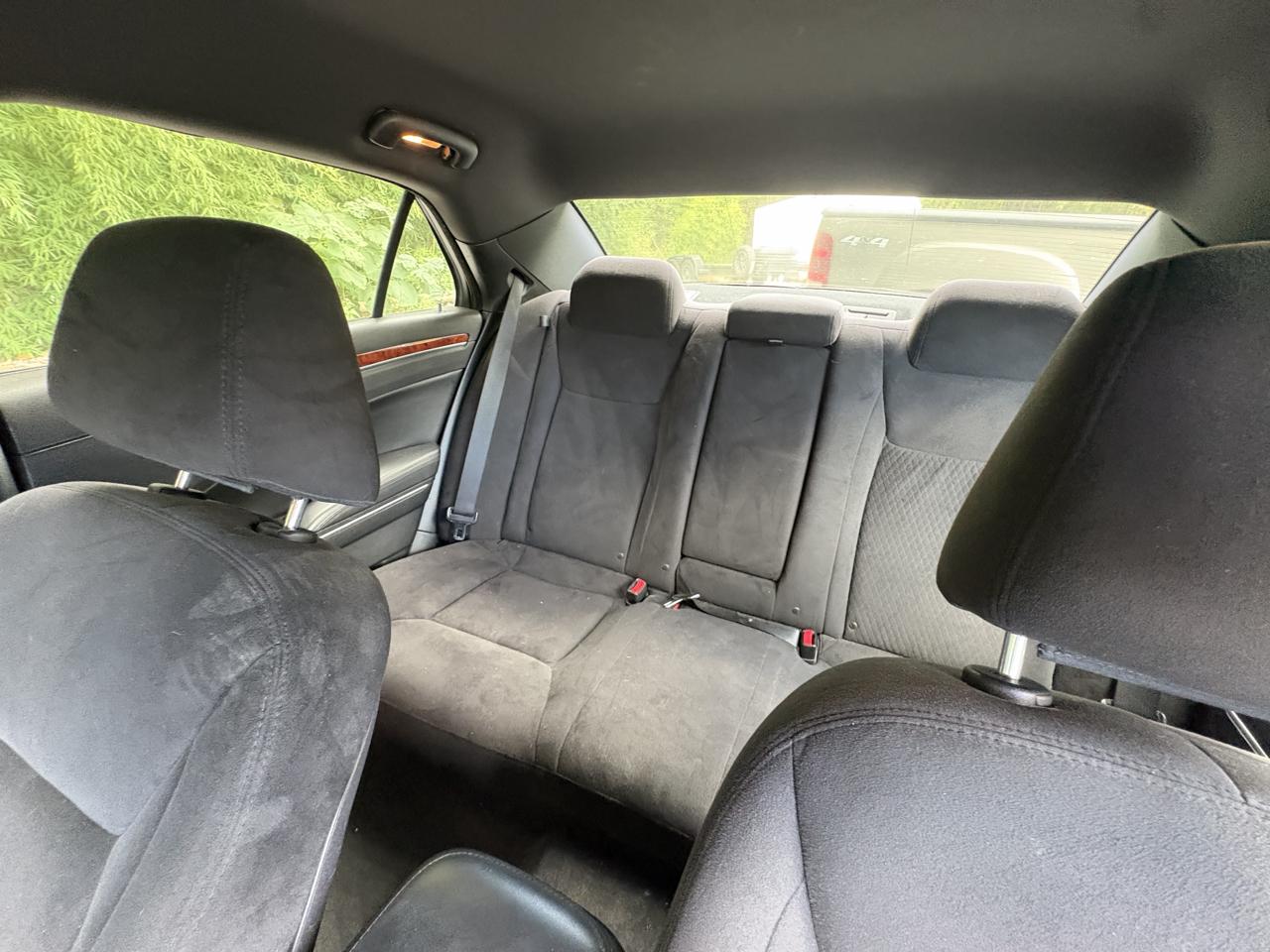 Chrysler 300 Base 2012