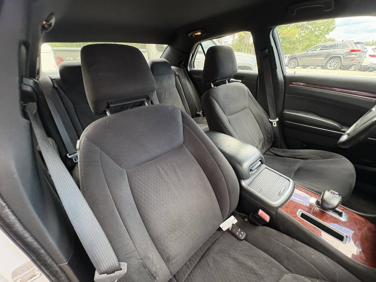 Chrysler 300 Base 2012