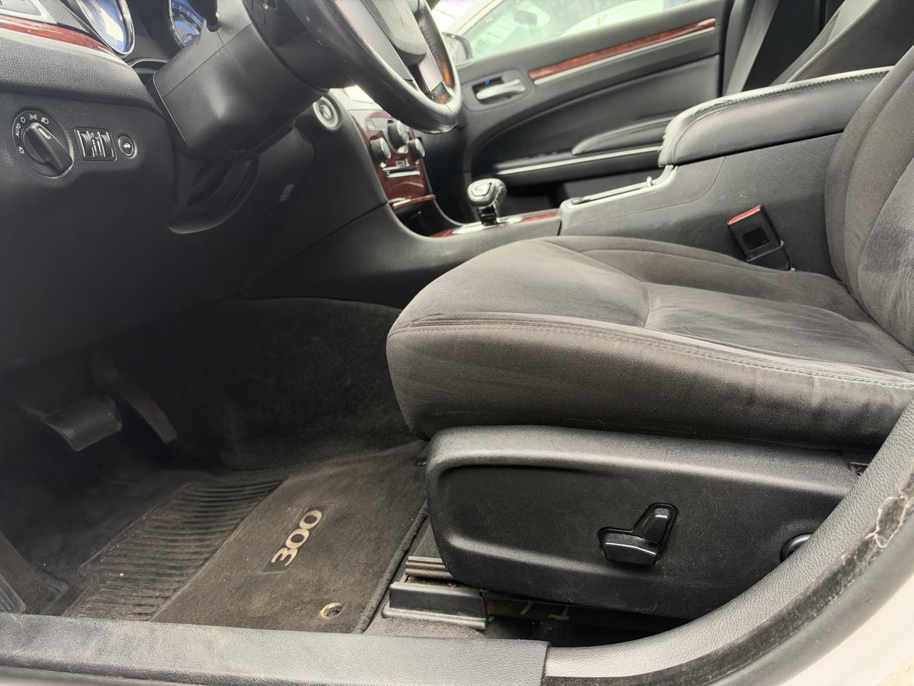 Chrysler 300 Base 2012