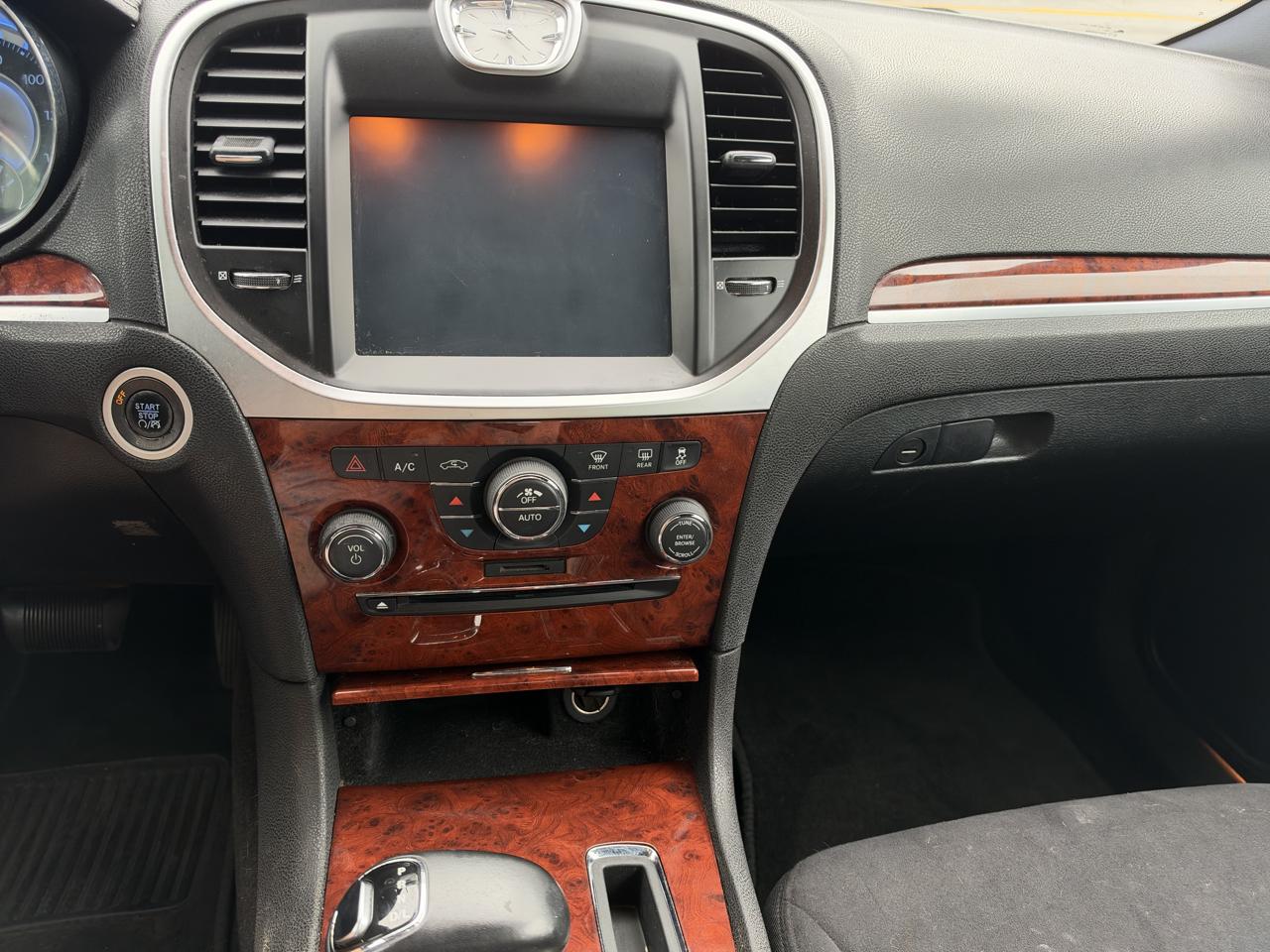 Chrysler 300 Base 2012